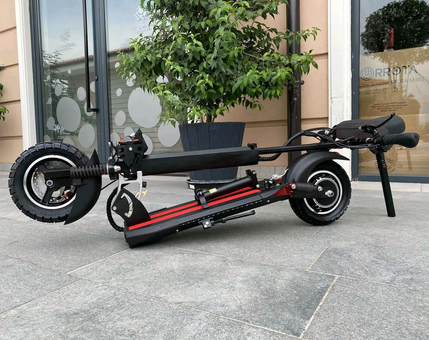 Outrunner 800W Electric Scooter: High-Speed, Off-Road Capable with Foldable Design