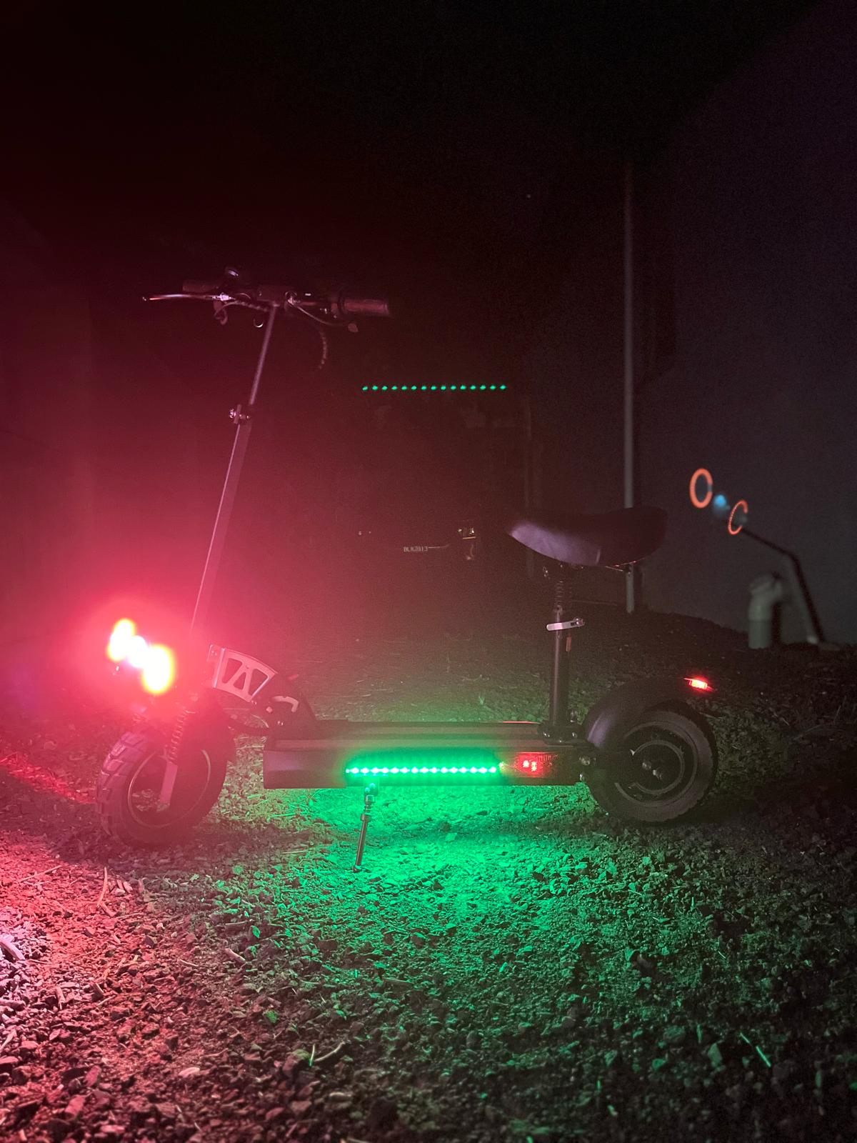 Outrunner 800W Electric Scooter: High-Speed, Off-Road Capable with Foldable Design
